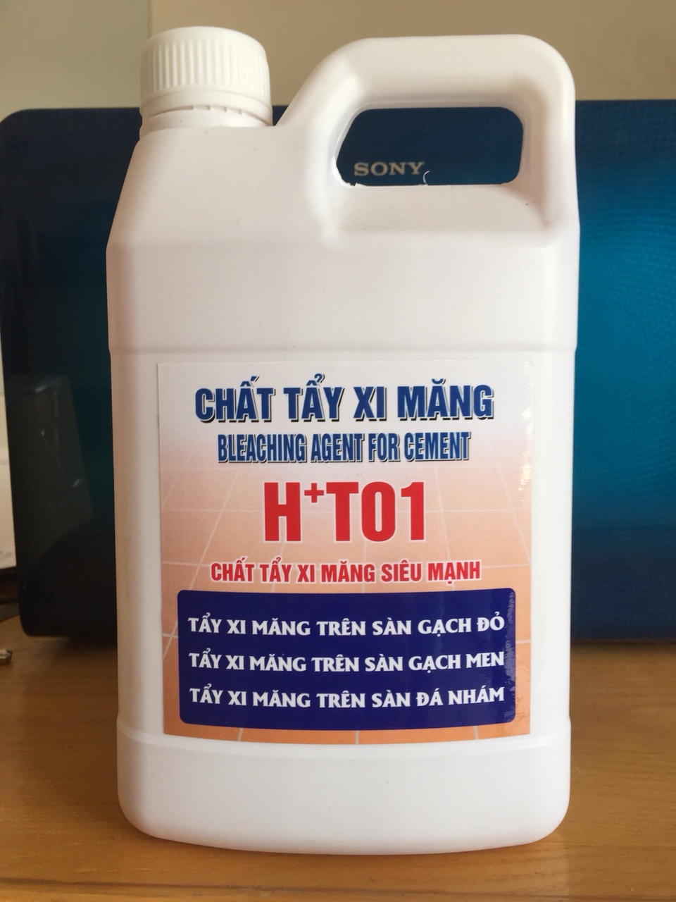 Nhận diện nước tẩy xi măng HT01 chính hãng chất lượng.